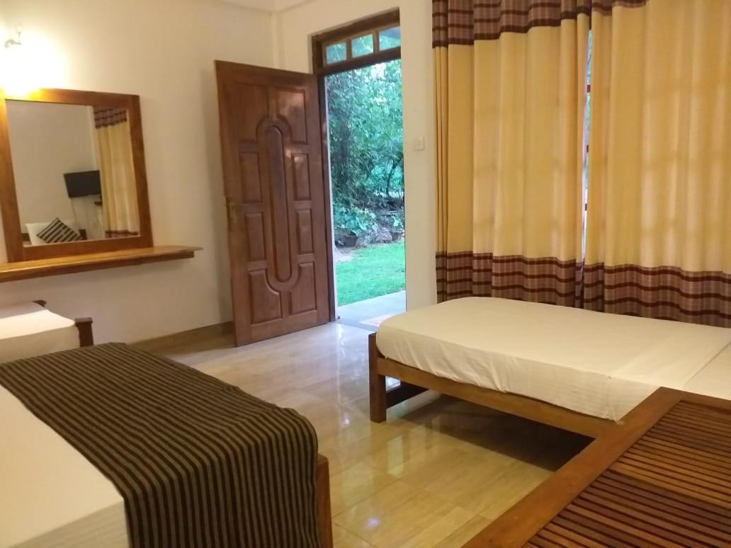 Isanka Lion Lodge 시기리야 외부 사진